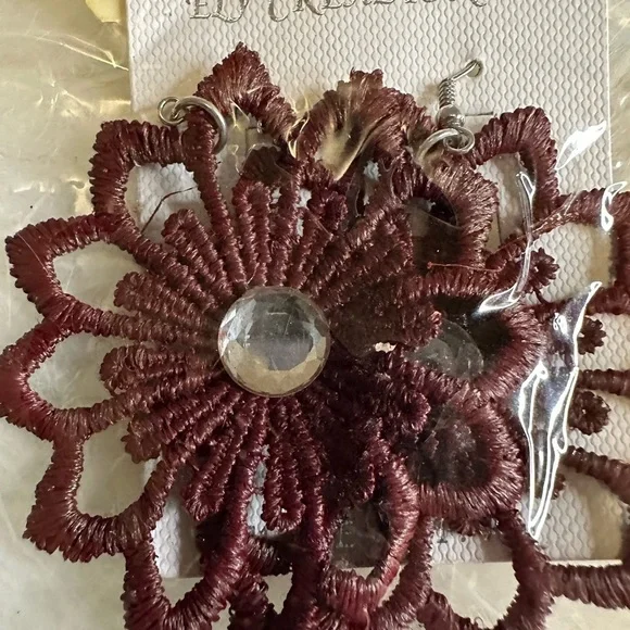 🩷5/$10 Elegant Brown Flower Earrings - Picture 2 of 3